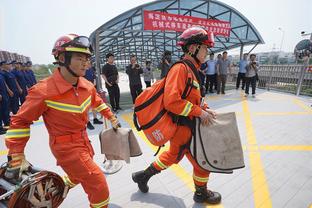 明日快船vs国王：鲍威尔因右脚踝扭伤出战成疑